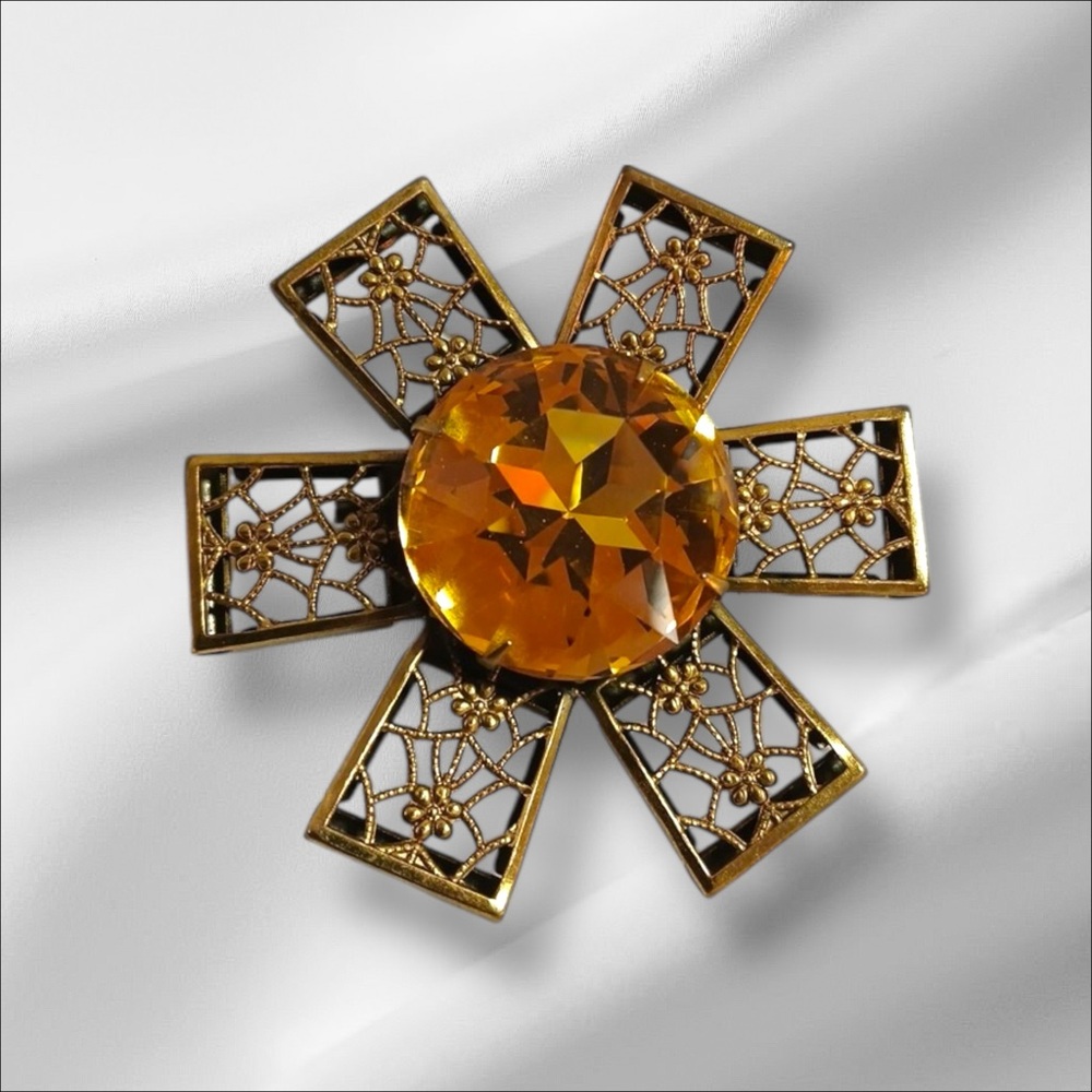 Vintage Signed Jeanne Filigree gold tone maltese cross brooch